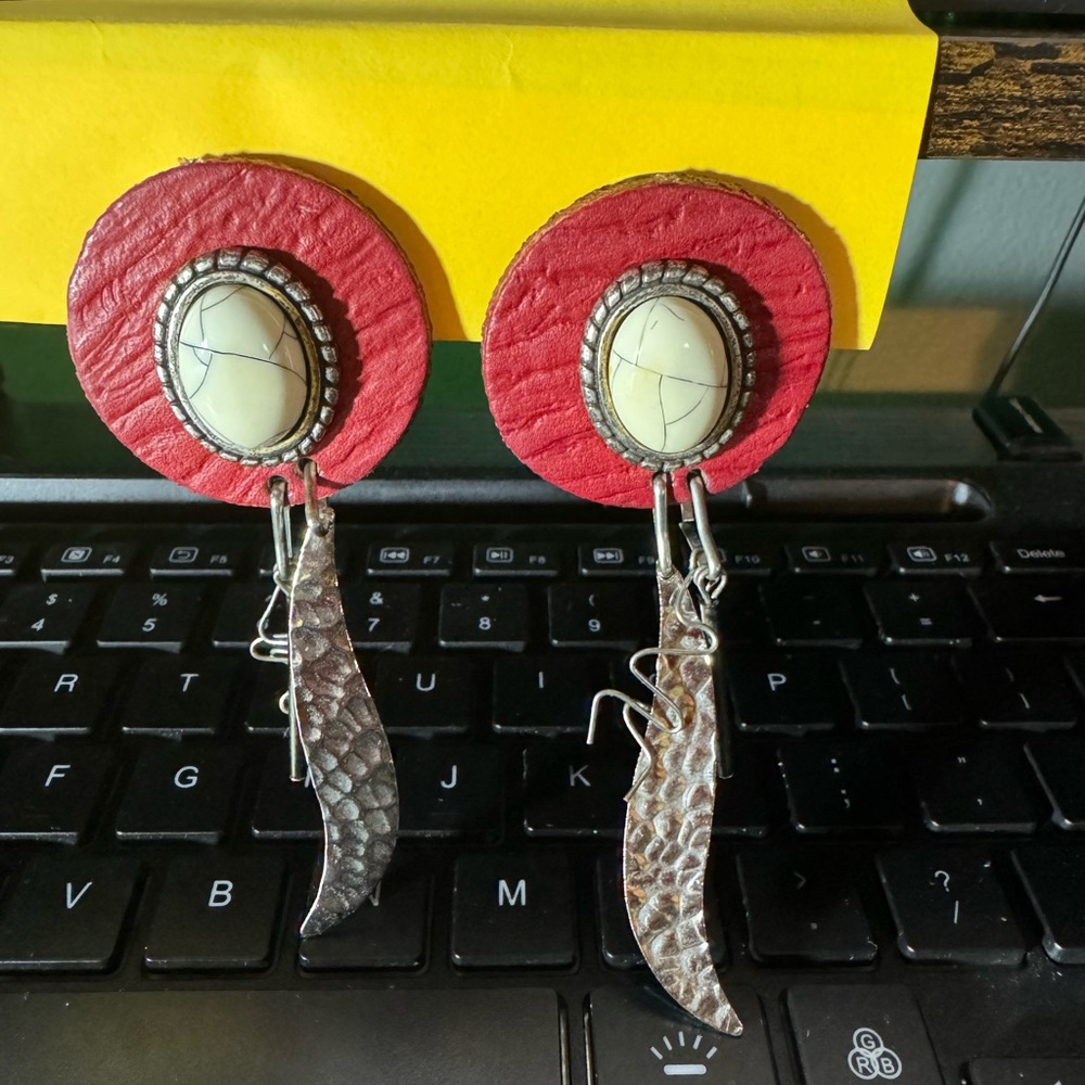 Vintage Cabette earrings clip on red. - Picture 2 of 3